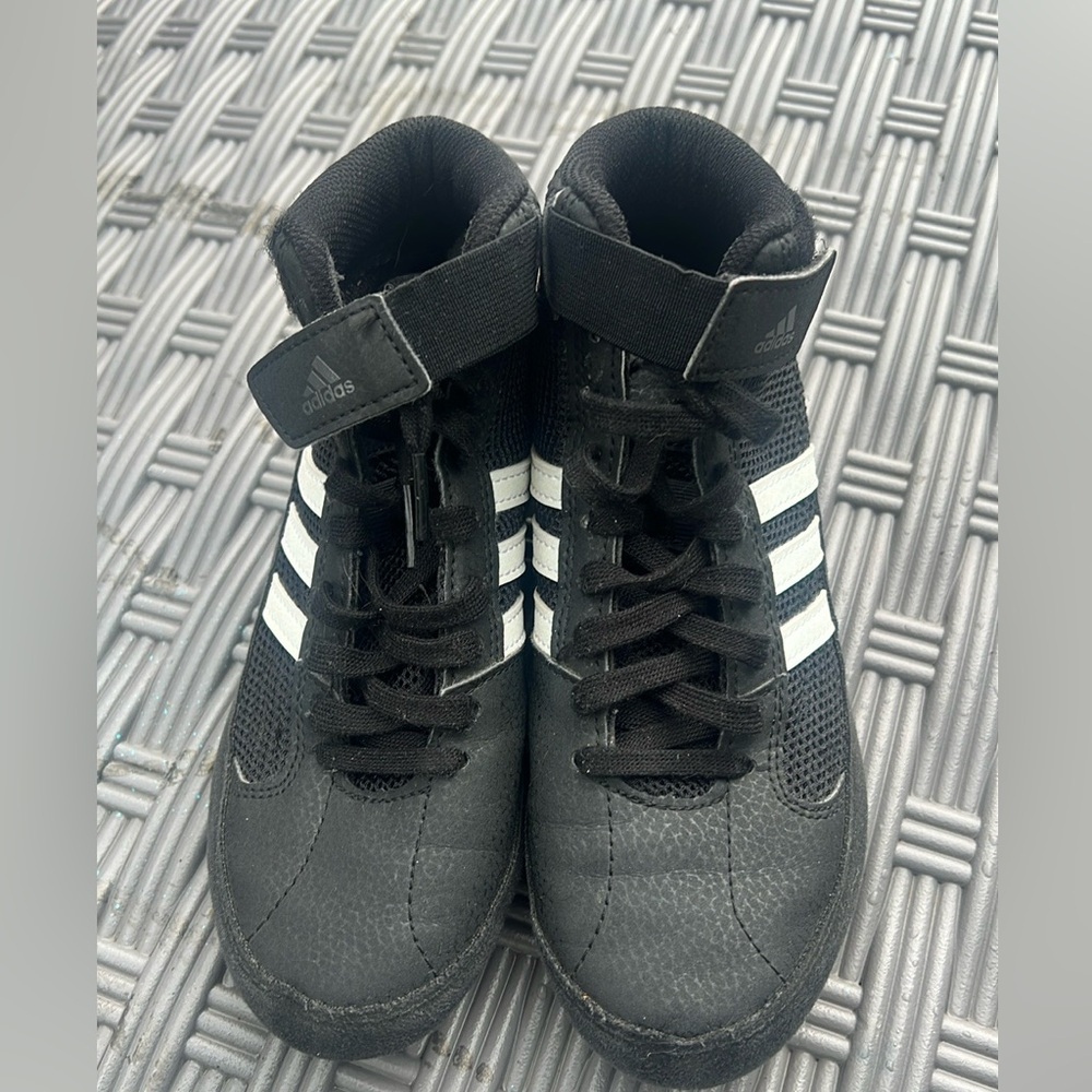 Boys Adidas youth black and white wrestling shoes size 1 1/2.